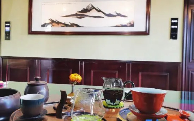 Yiyinju Holiday Hotel