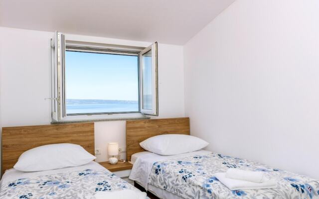 Beautiful Apartment in Jesenice With Wifi and 4 Bedrooms