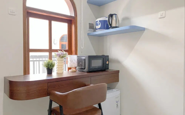 Neat And Comfy Studio (No Kitchen) At Celebrity Mansion