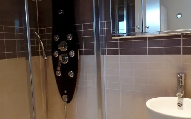 41/43 Unique Studio With French Sliding Bed