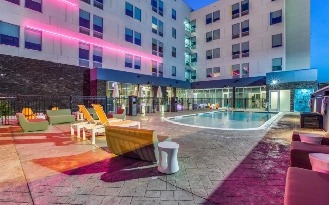 Aloft Dallas Arlington Entertainment District