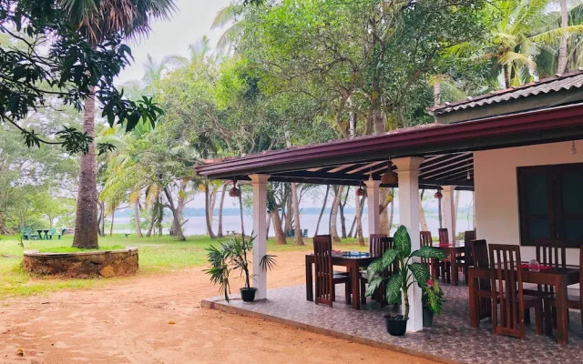Lucas Lake Hotel
