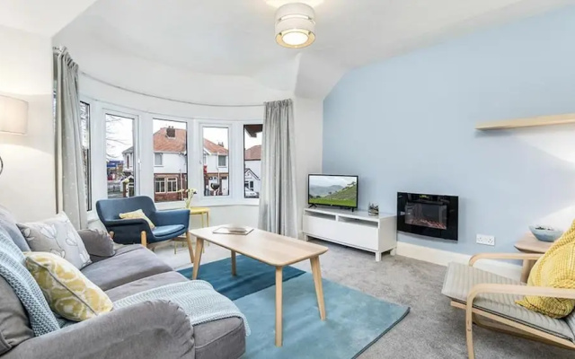 Gwylan Apartment in Penrhyn Bay, Modern and Beautifully Presented