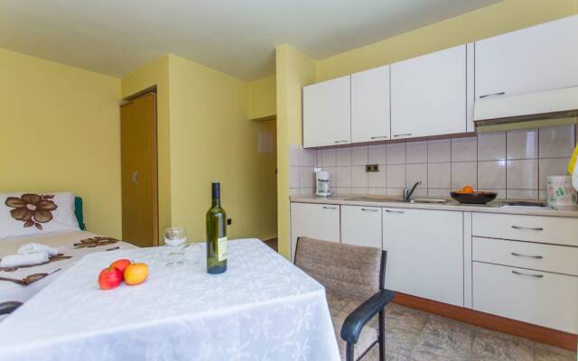 Apartments and Rooms Slavica