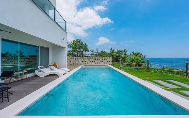 ON Pool Villa