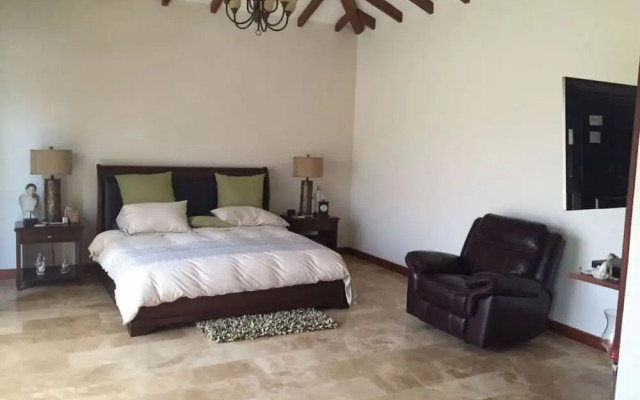 Luxury Guayllabamba House Gym Jacuzzi Parking Pool Wifi