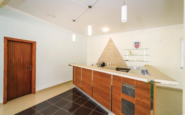 Stunning Home in Debeljak With Wifi and 6 Bedrooms