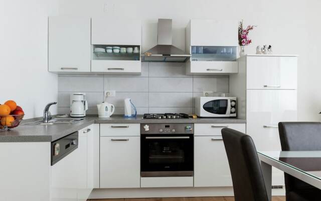 Spacious Holiday Home in Podstrana near Sea