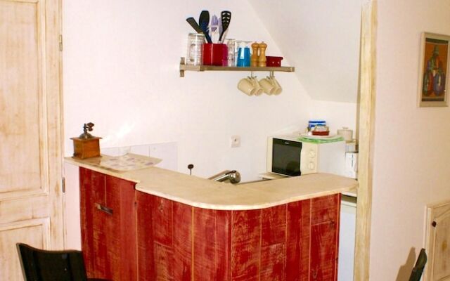 Studio in Villenouvelle, With Enclosed Garden and Wifi