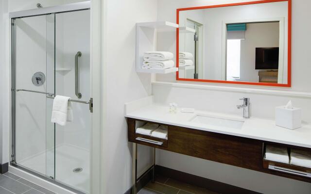 Hampton Inn & Suites Chicago Waukegan