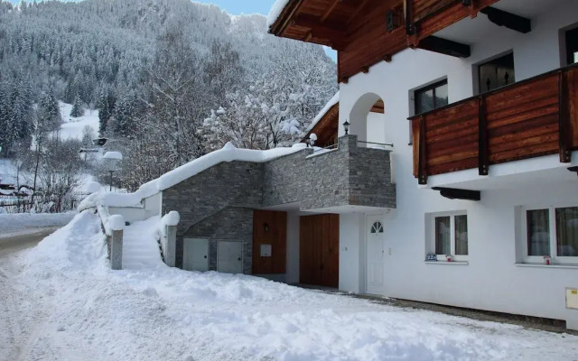 Spacious Apartment in Kitzbuhel near Ski Lift