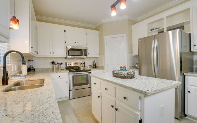Lakefront Raleigh Retreat ~ 7 Mi to Downtown!