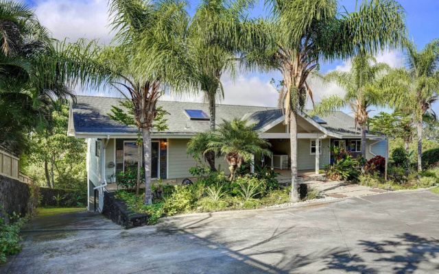 Kailua-kona House w/ Balcony & Ocean Views!