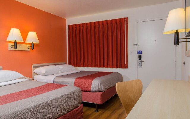 Super 8 by Wyndham Turlock