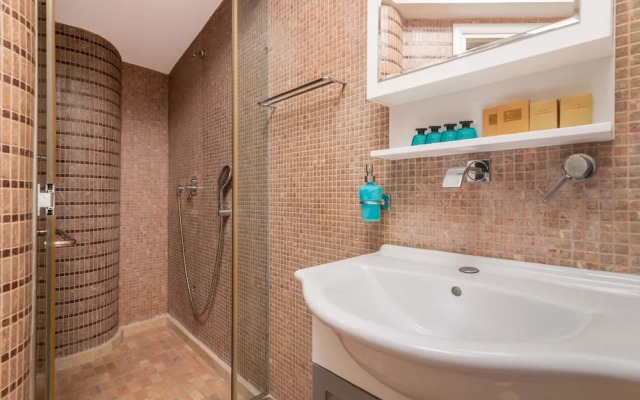 Frido Luxury Villa - 600 Sqm