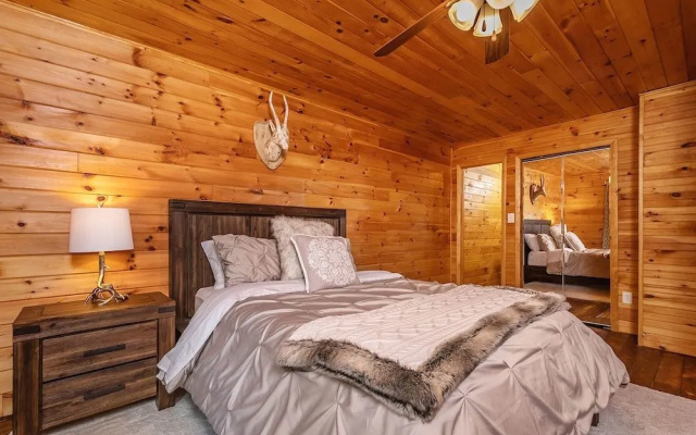 Bearly Beehaven by Taylor Made Deep Creek