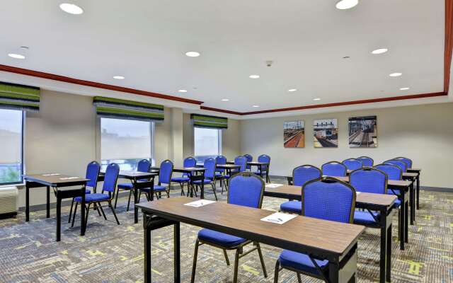 Hampton Inn & Suites Newark-Harrison-Riverwalk