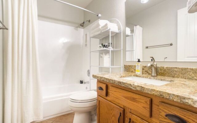 Chandler Earhart 4 Bedroom Home by RedAwning