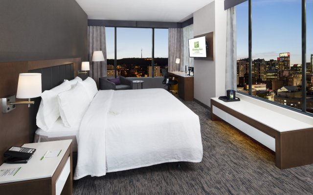 Holiday Inn Hotel & Suites Montreal Centre-ville Ouest, an IHG Hotel