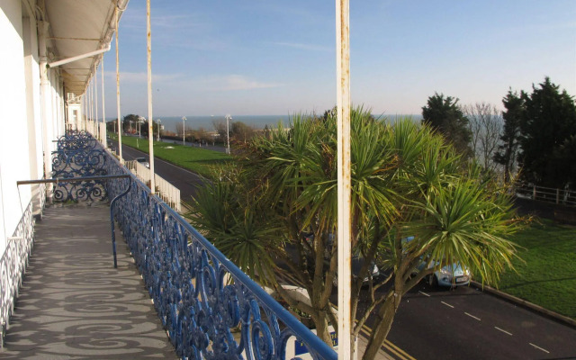 OYO The Southcliff Hotel