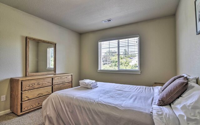 Charming Portland Home w/ Yard 9 Mi to Downtown!