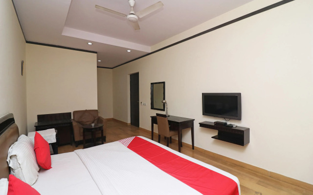 OYO 24624 Kaycee Residency