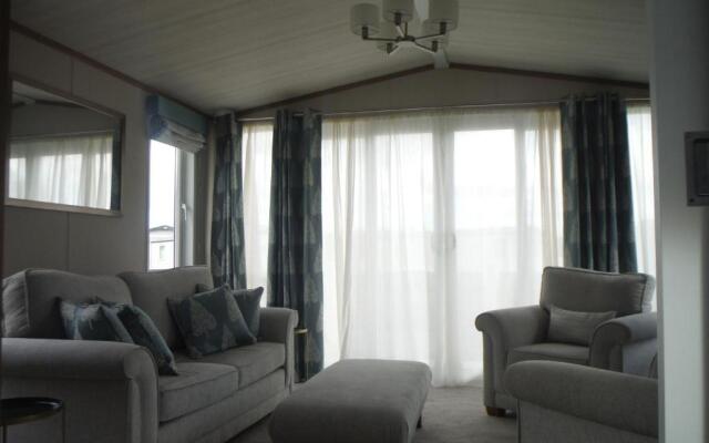4 Berth Luxury Mini Lodge