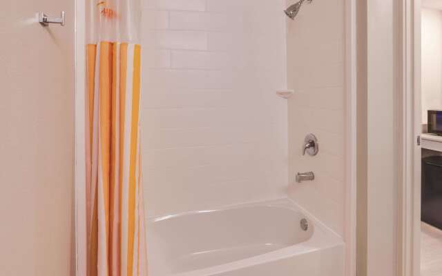 La Quinta Inn & Suites by Wyndham Philadelphia Airport