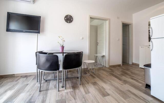 Studio Apartman Nina