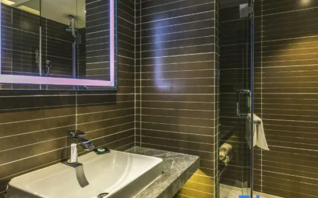 Xana Hotelle (Shenyangbei Railway Station Qishan Road Subway Station)