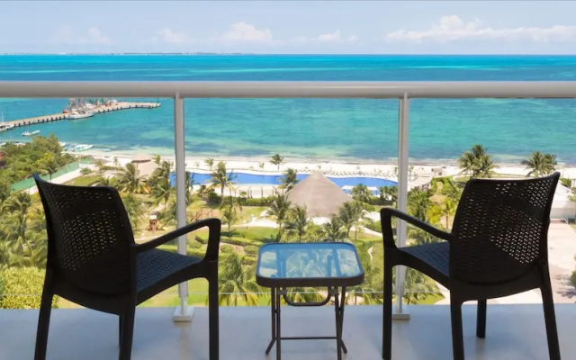 MAREA Beachfront 2 BDR - Stunning Oceanview