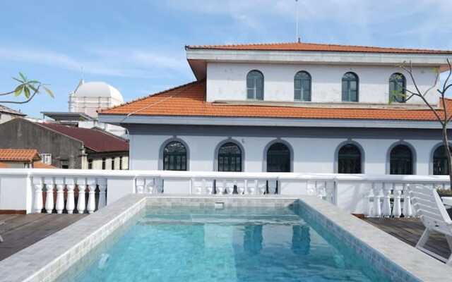 w 3BR Duplex Penthouse With Private Pool