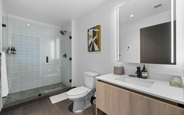 Luxury  Spacious Condo at Downtown Miami