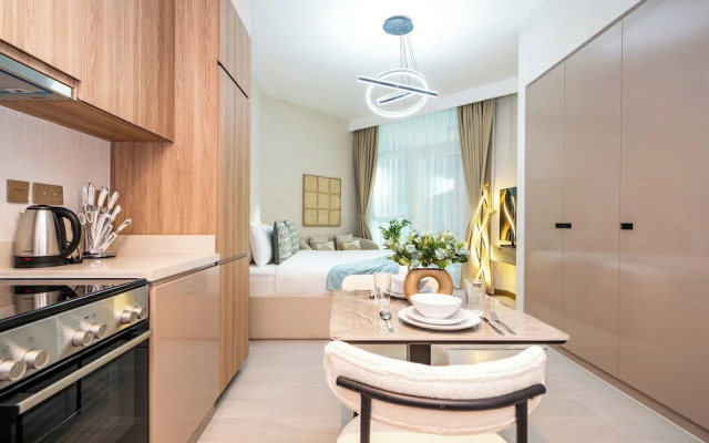 Minimalist Luxe Studio in the City