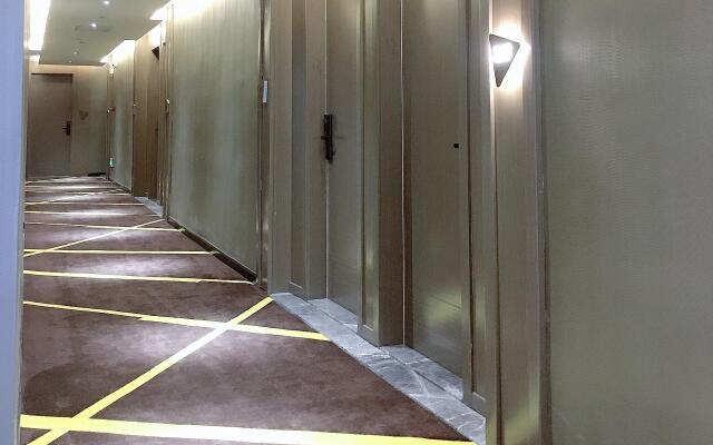 IU Hotels Wuhan High Speed Railway Station Happy Valley