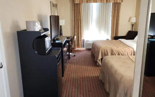 Quality Inn & Suites Somerset Downtown