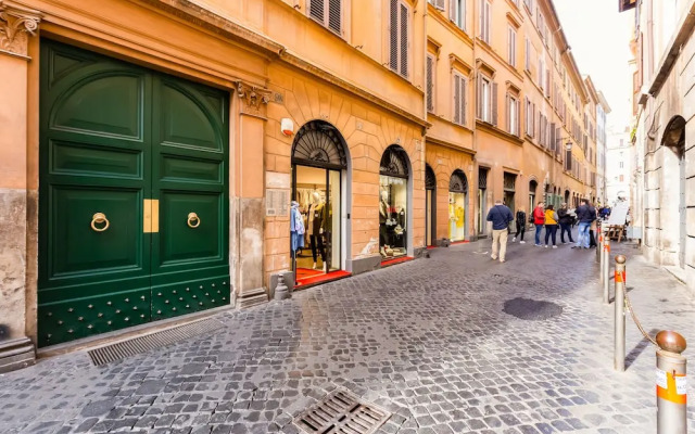 Trevi Fountain Apartments