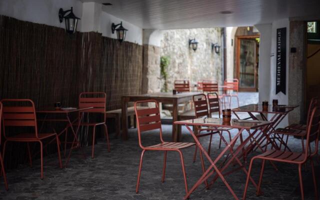 Peanut Medieval Lodge