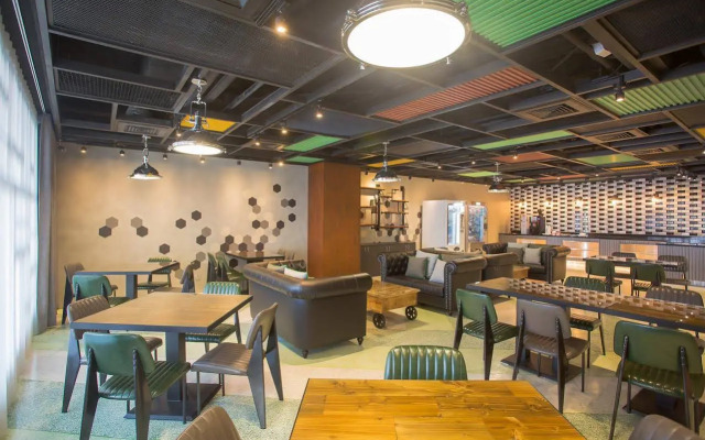 Green World Triplebeds Hotel