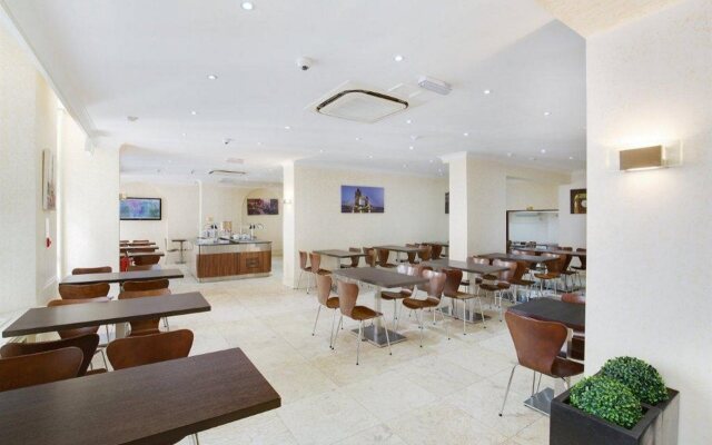 Queens Park Hotel