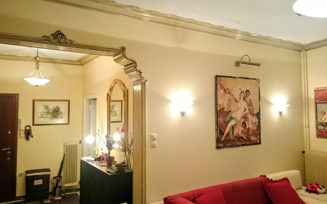 Classical apartment near Acropolis with roof garden