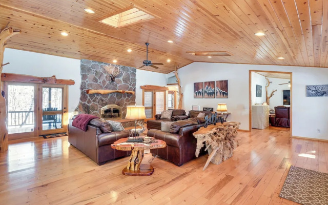 Stunning Pinetop-lakeside Cabin: Ski, Golf, Hike!