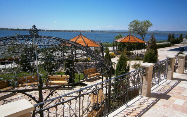 Gardenia Beach Palace Aparthotel