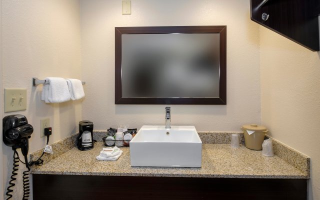 Super 8 by Wyndham Helen