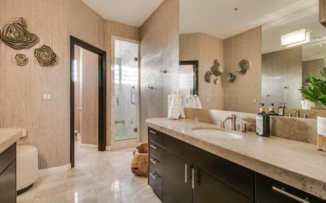 Stunning Private & Modern N. Scottsdale Estate!