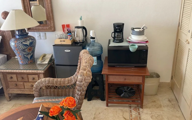 Beach front-Ocean View Studio -Hotel Sunset Fishermen condo 344/C