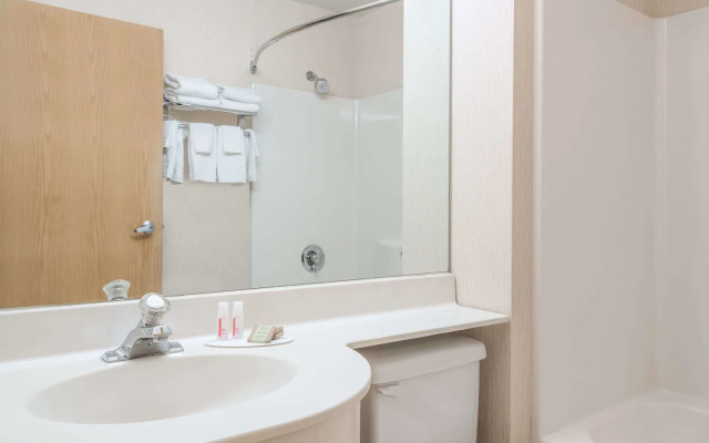 Super 8 By Wyndham Fargo Airport