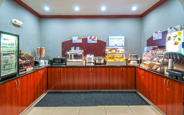 Holiday Inn Express and Suites Bakersfield Central by IHG