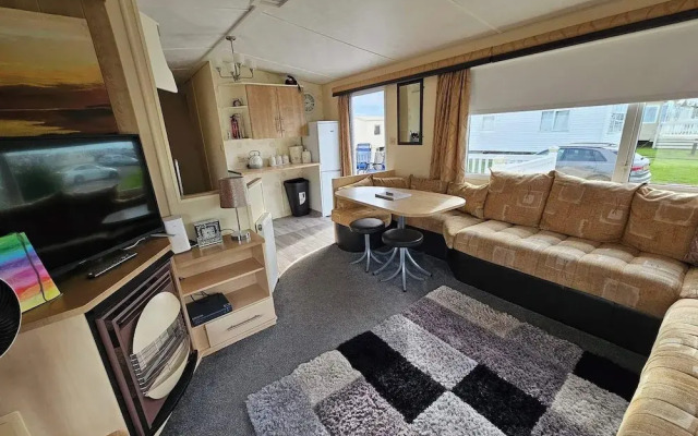 2 bed Huge Balcony Retreat in Rhyl