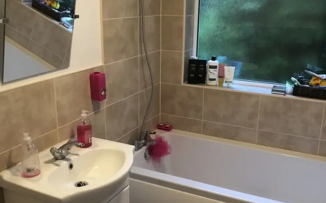 Captivating Bungalow With Garden in High Wycombe